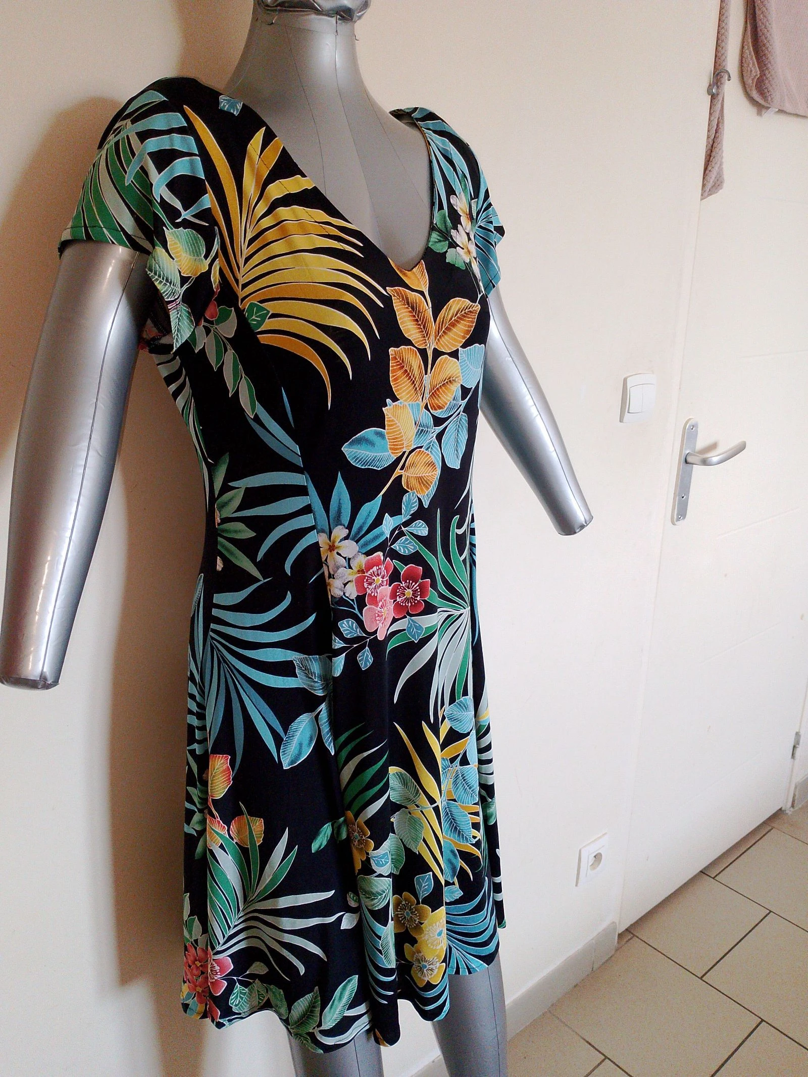 Vestido floral estilo tropical colorido - Tamanho 4 – photo 4
